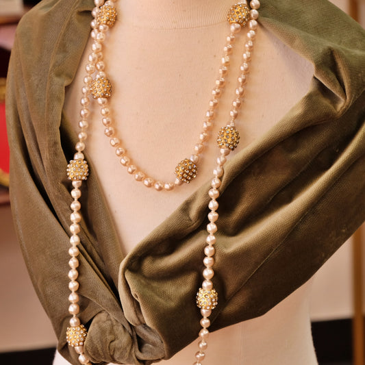 Vintage Chanel Long Sotuar Pearl necklace 1980s