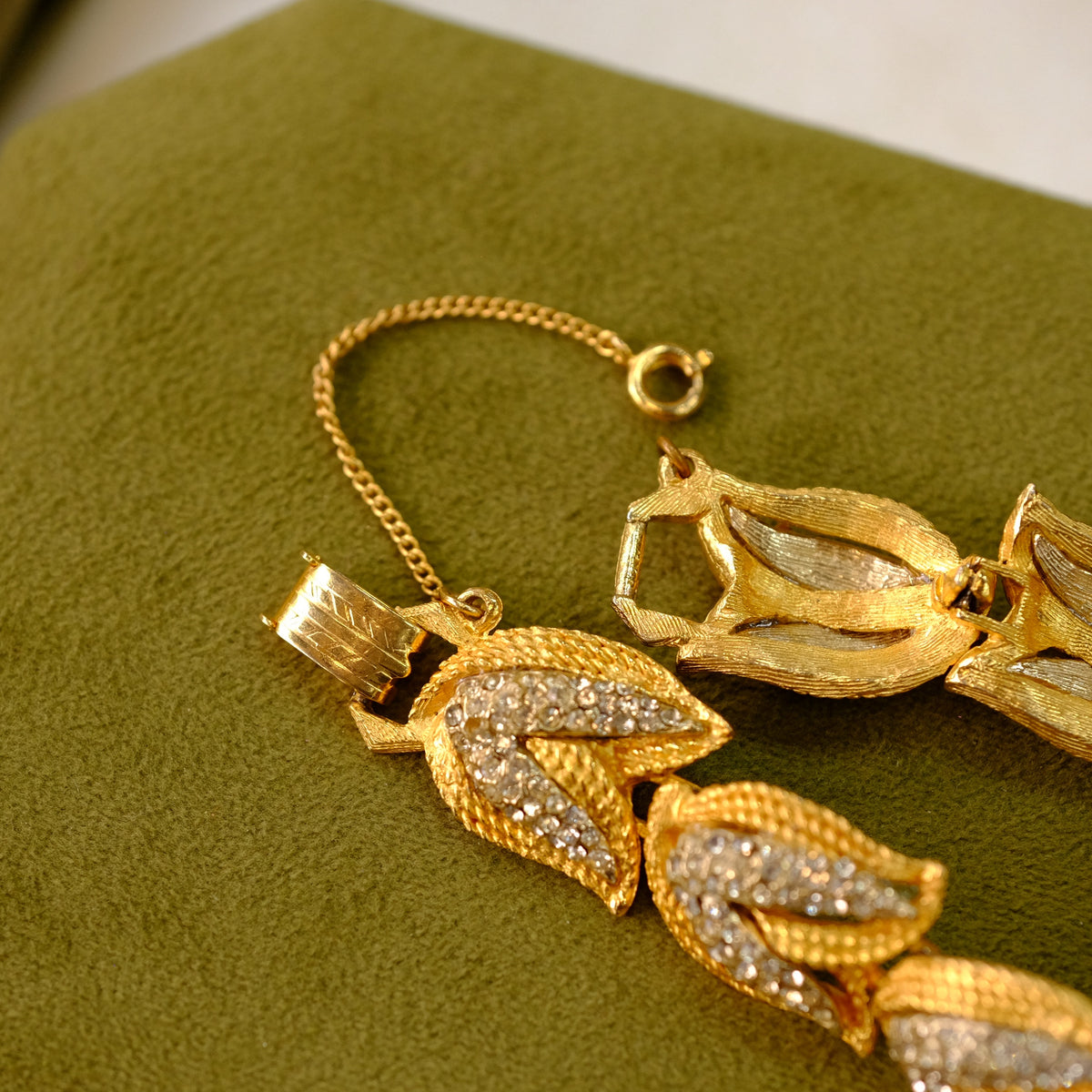 Vintage Tulip Shaped Gold-tone bracelet 1960s