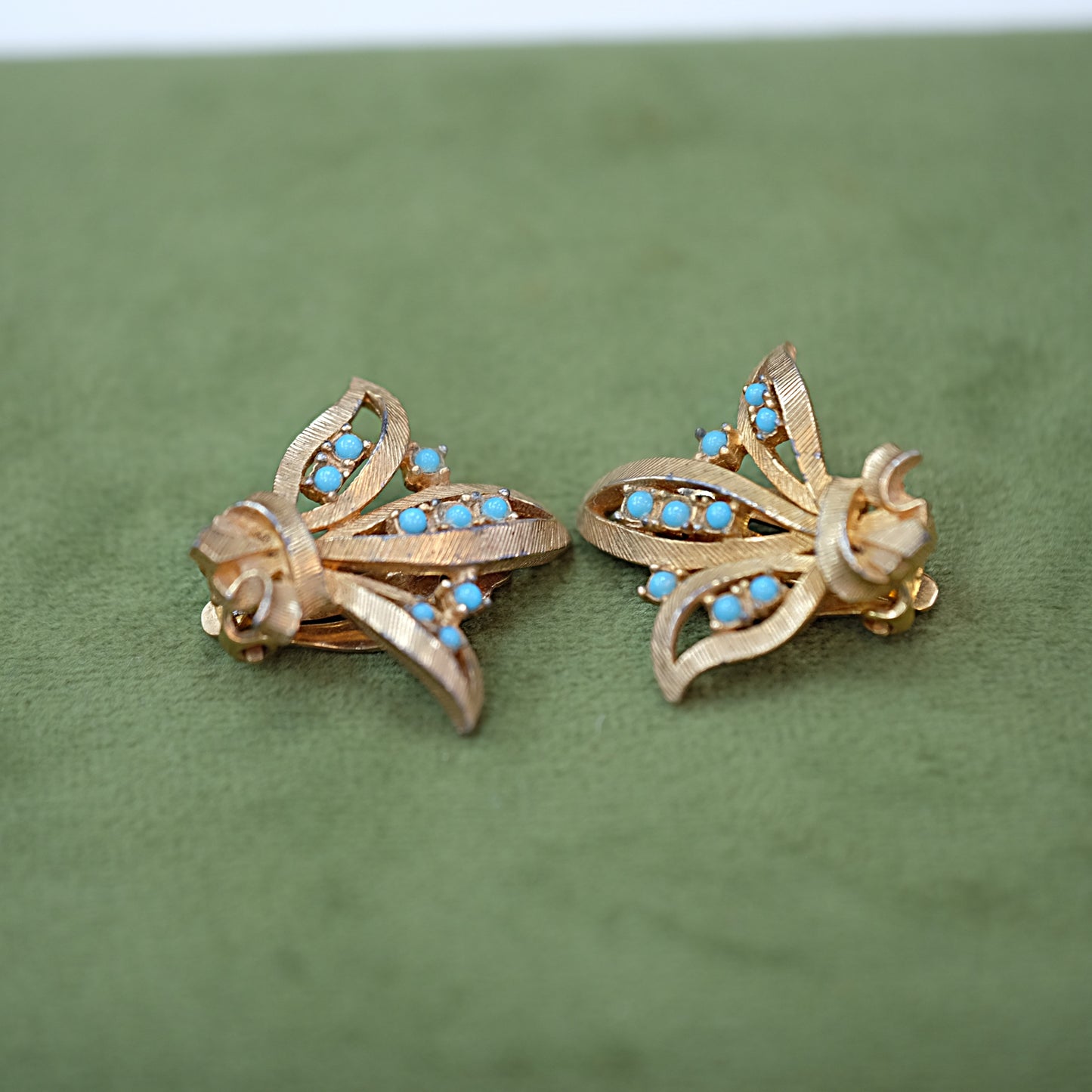 Ciner Gold Leaf & Turquoise Clip-ons