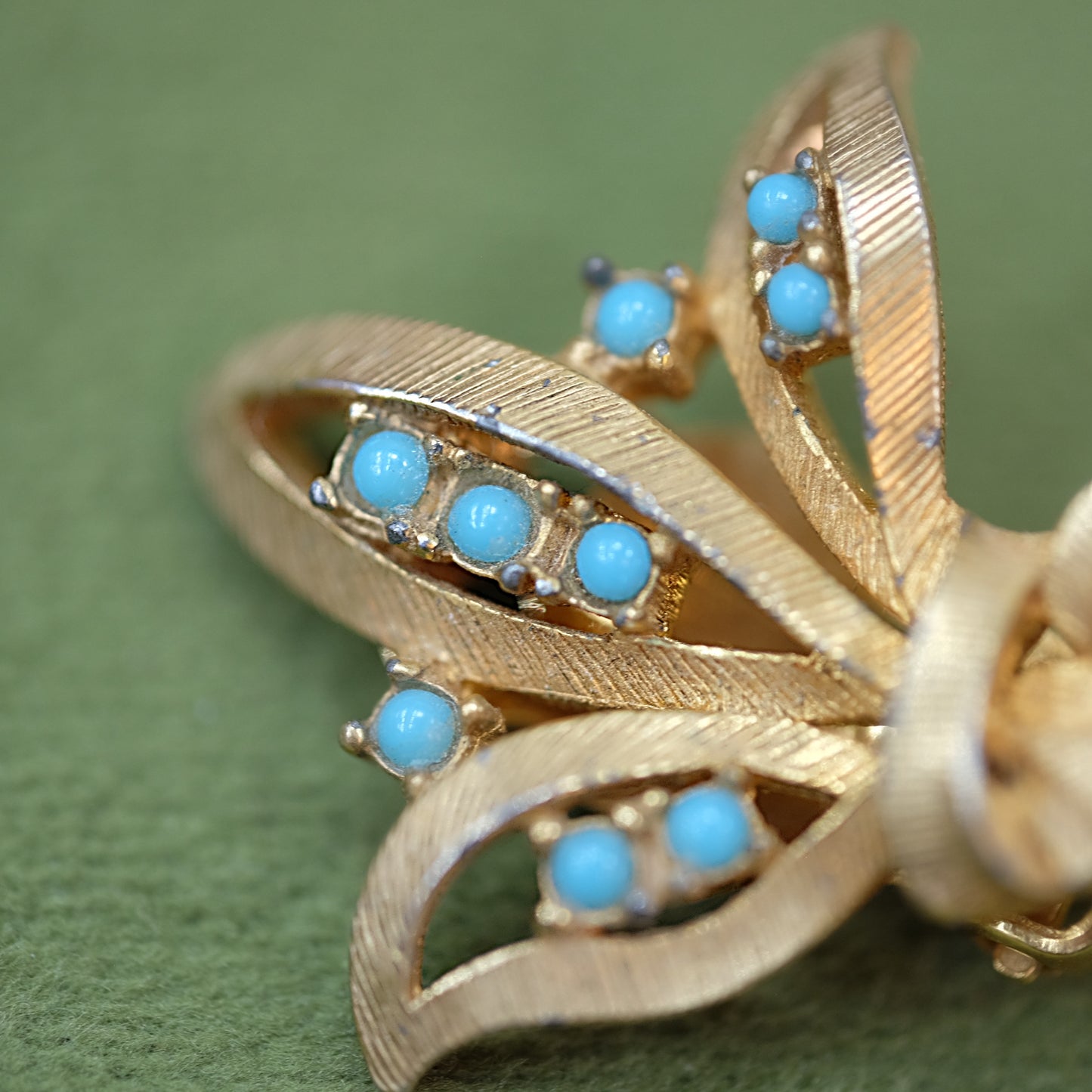 Ciner Gold Leaf & Turquoise Clip-ons