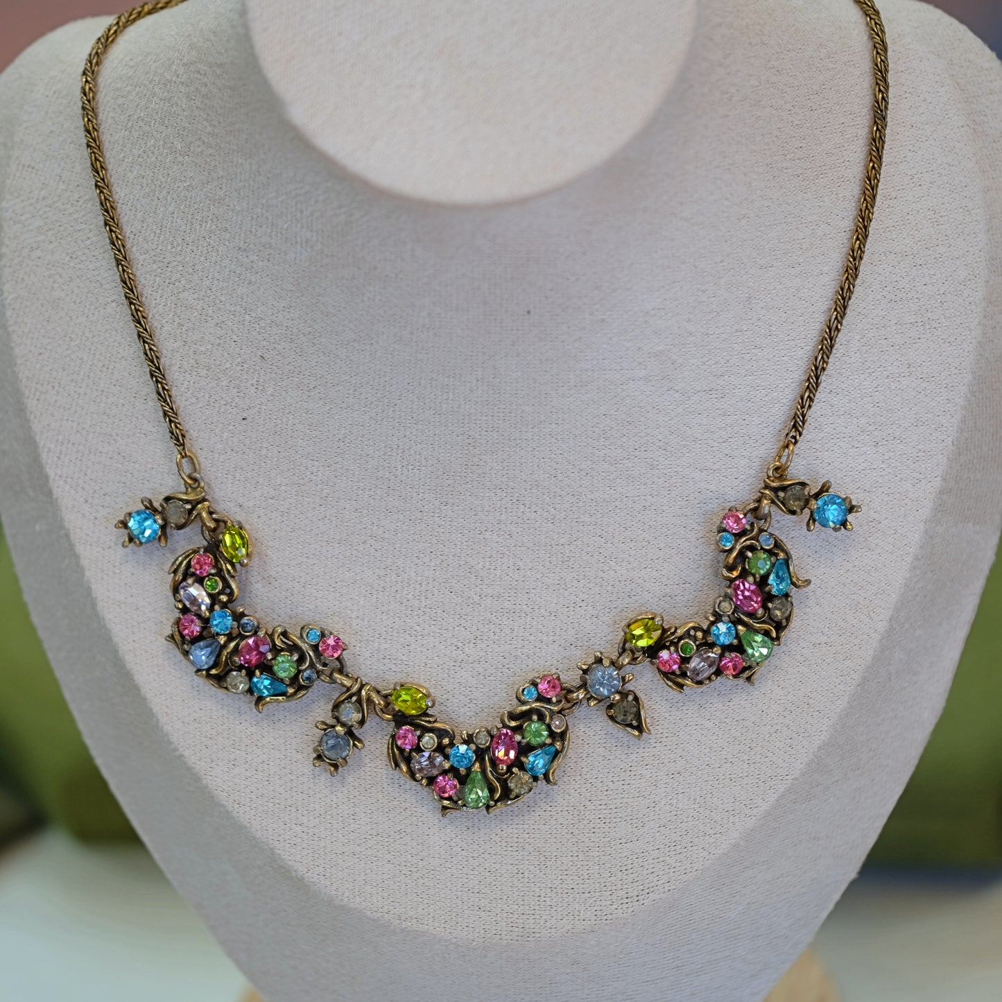 1950 Hollycraft Pastel Necklace