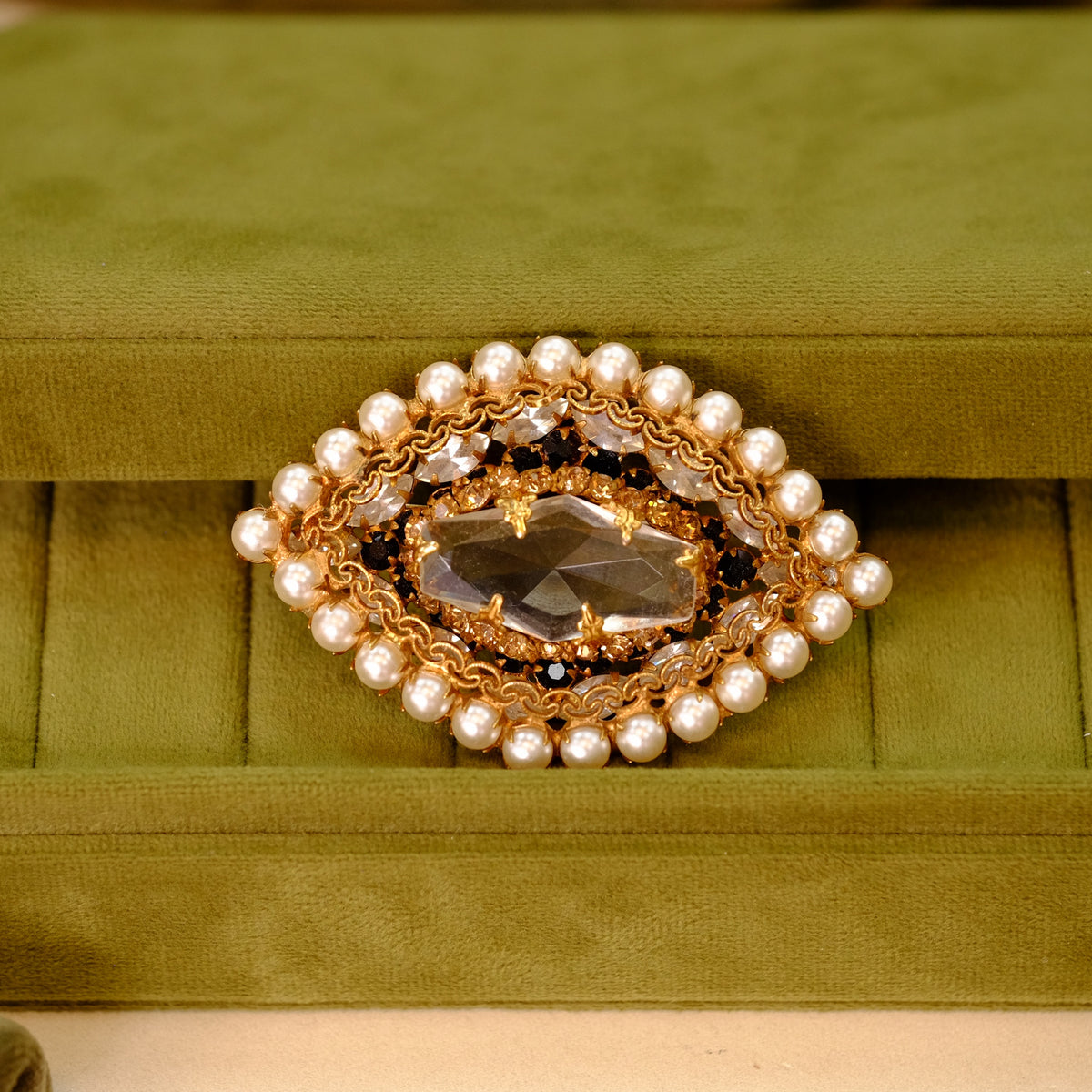 Large Schreiner Crystal Brooch 1960s