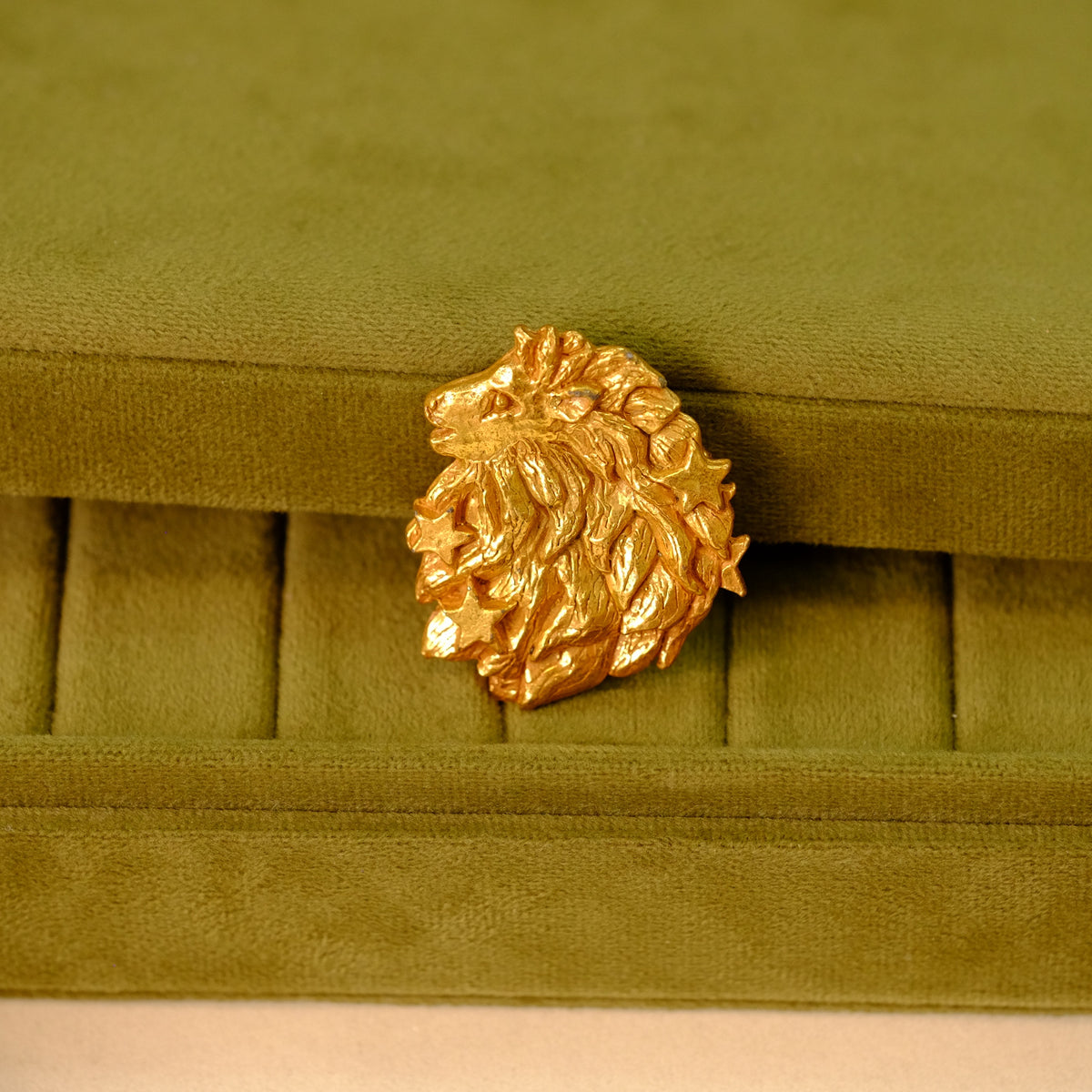 Vintage Leo Zodiac Pin Richelieu