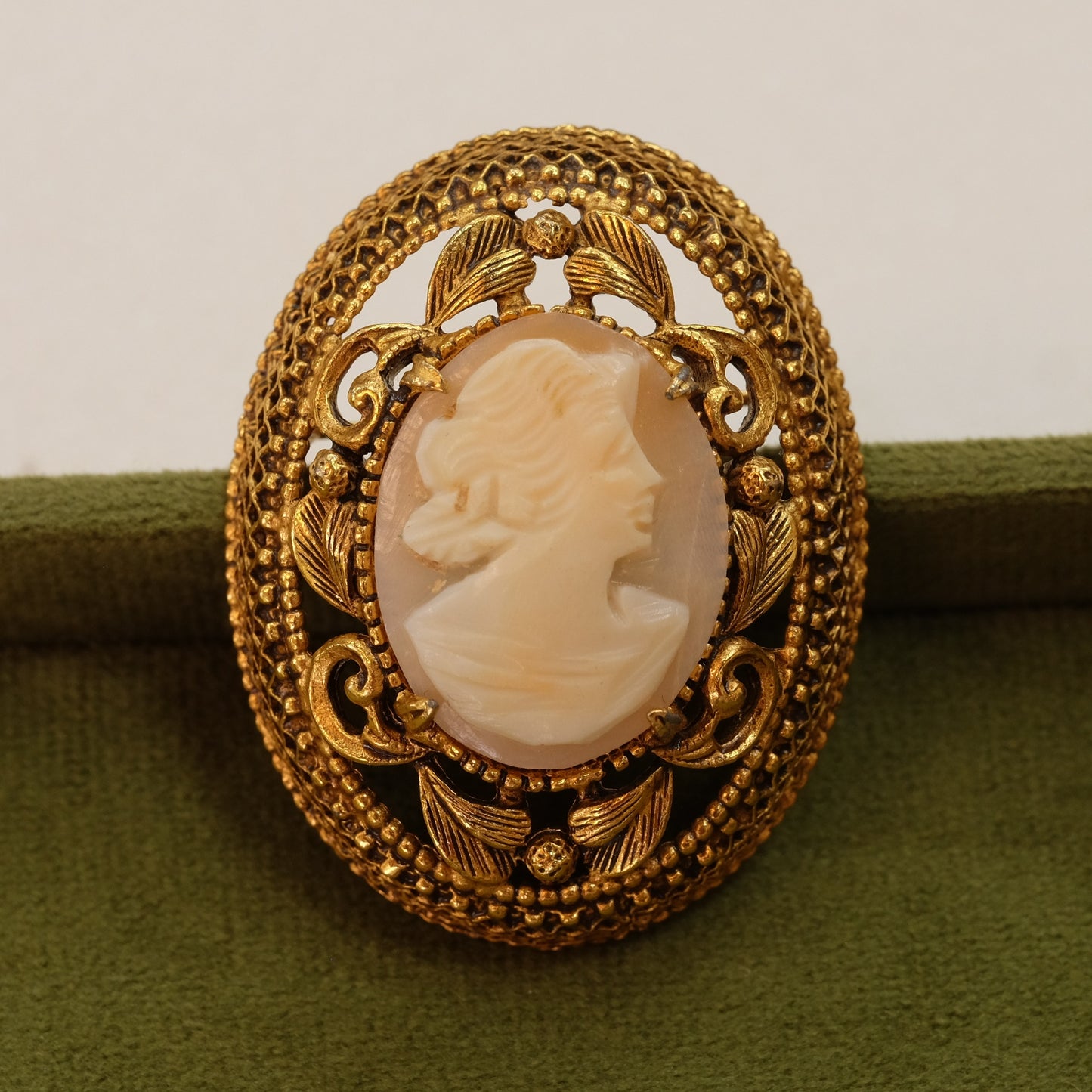 Florenza Revival Cameo Brooch 1970s