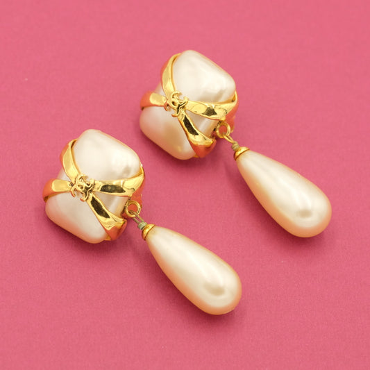 Vintage Chanel Pearl Drop Earrings 1990s