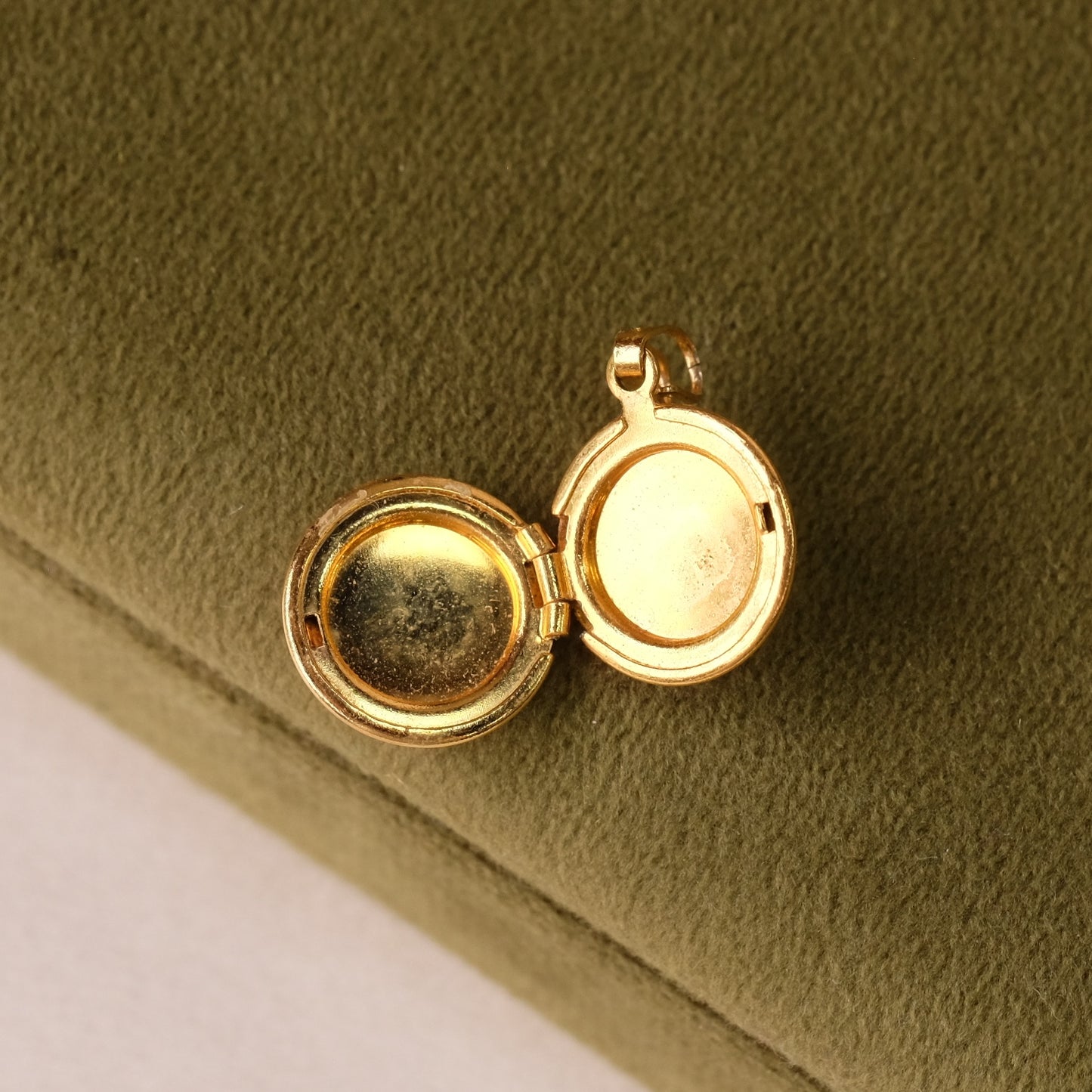 Vintage Tiny Round Locket