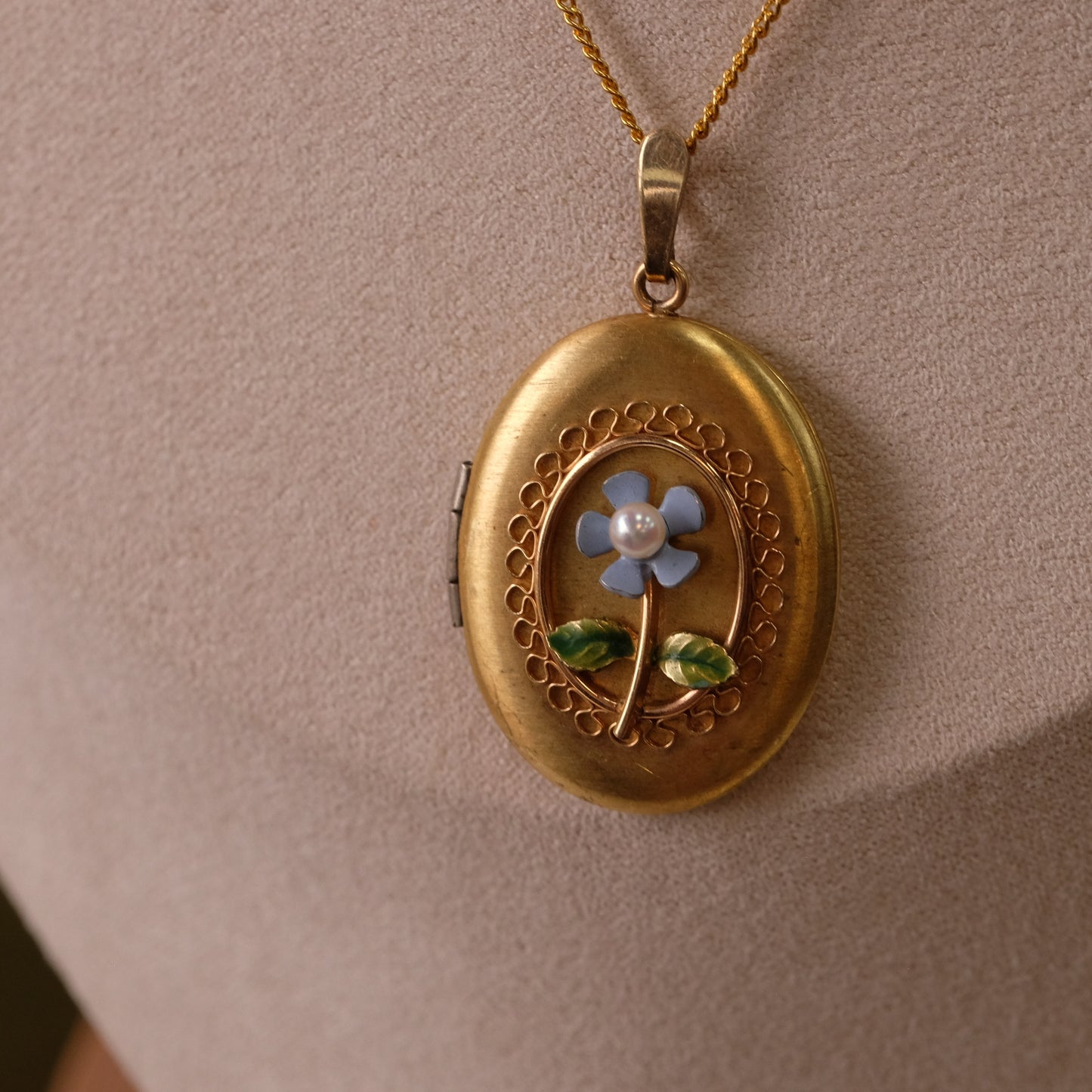 Antique Krementz "Forget me not" Oval Locket on Chain