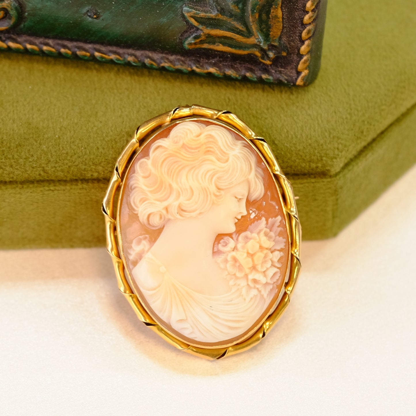 10K Gold Cameo Brooch Pendant