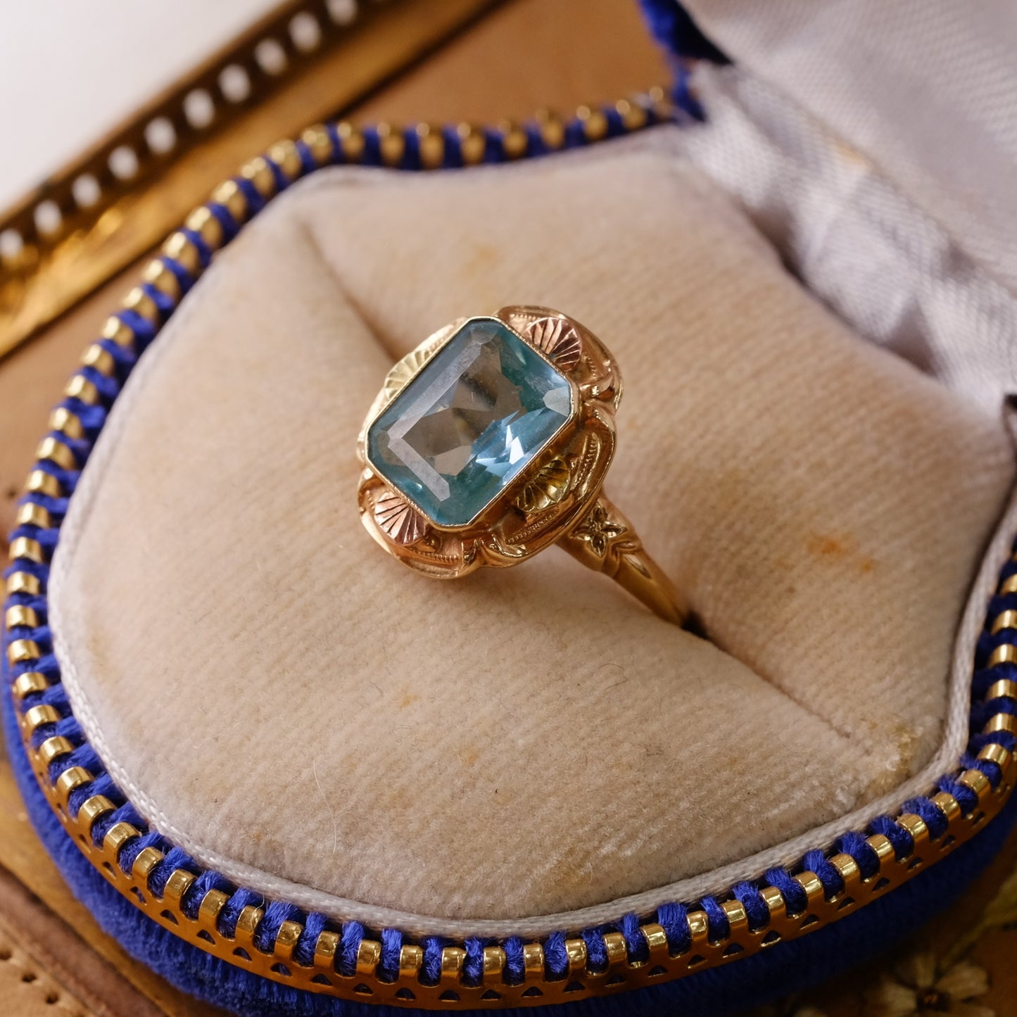 10K Gold Spinel Ring