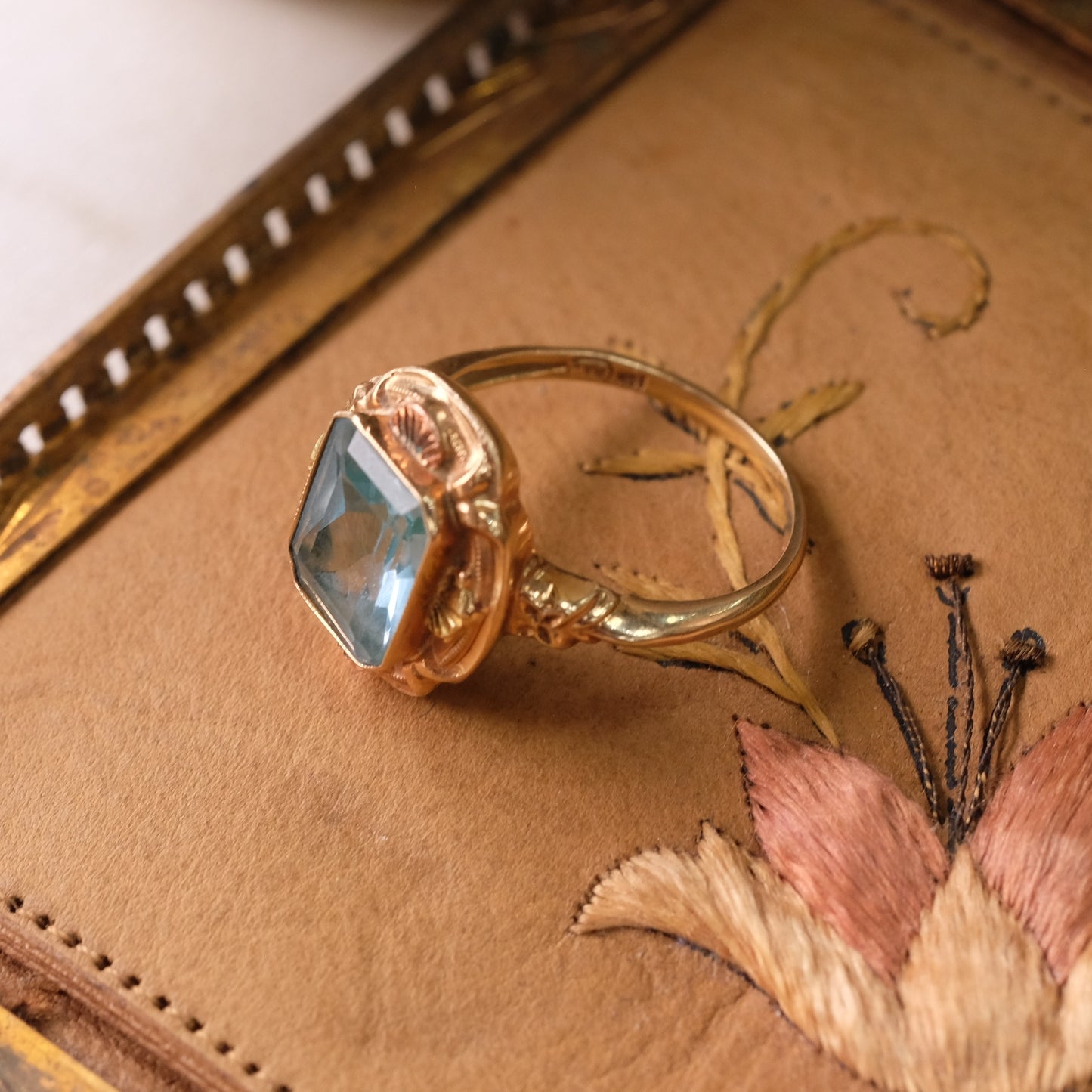 10K Gold Spinel Ring