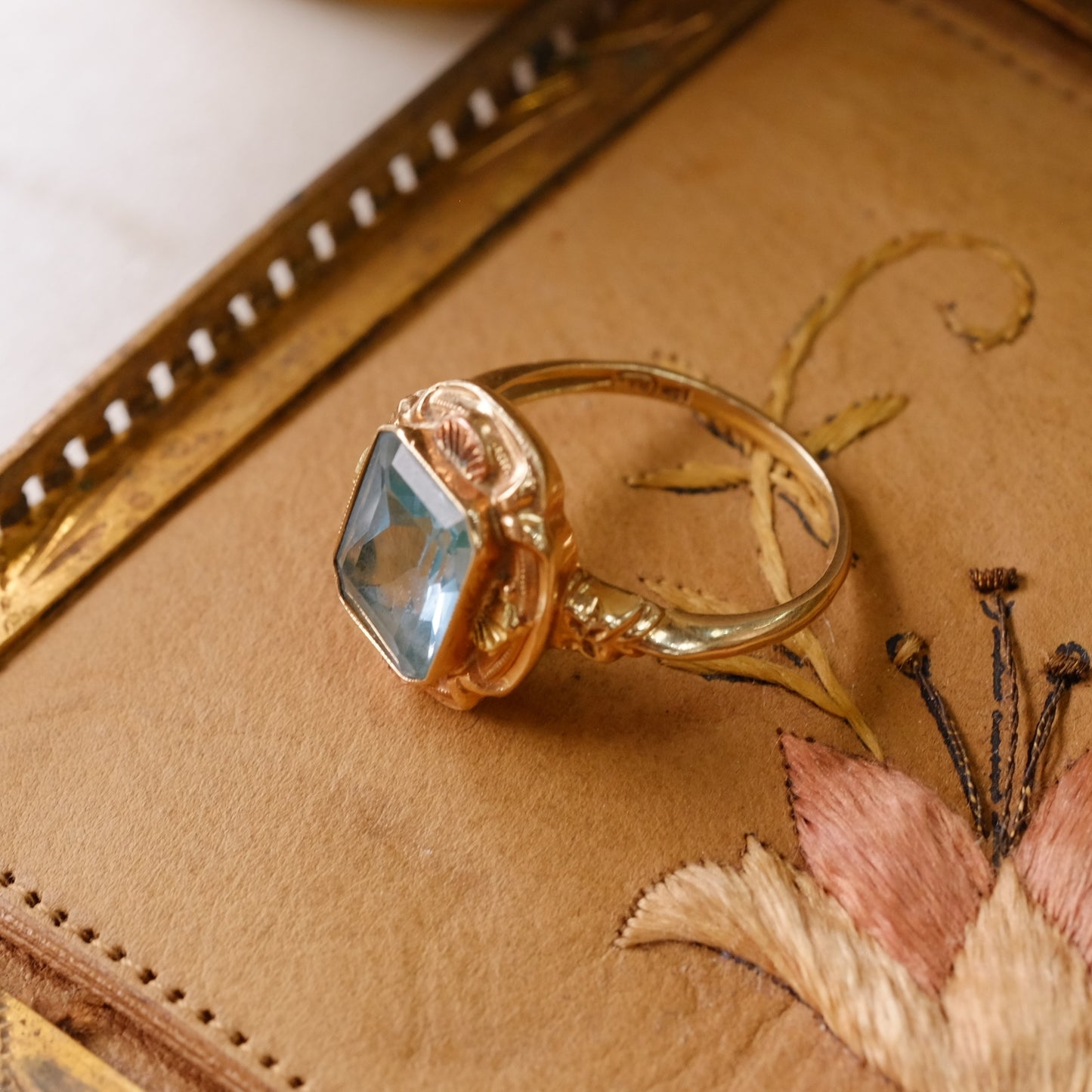10K Gold Spinel Ring