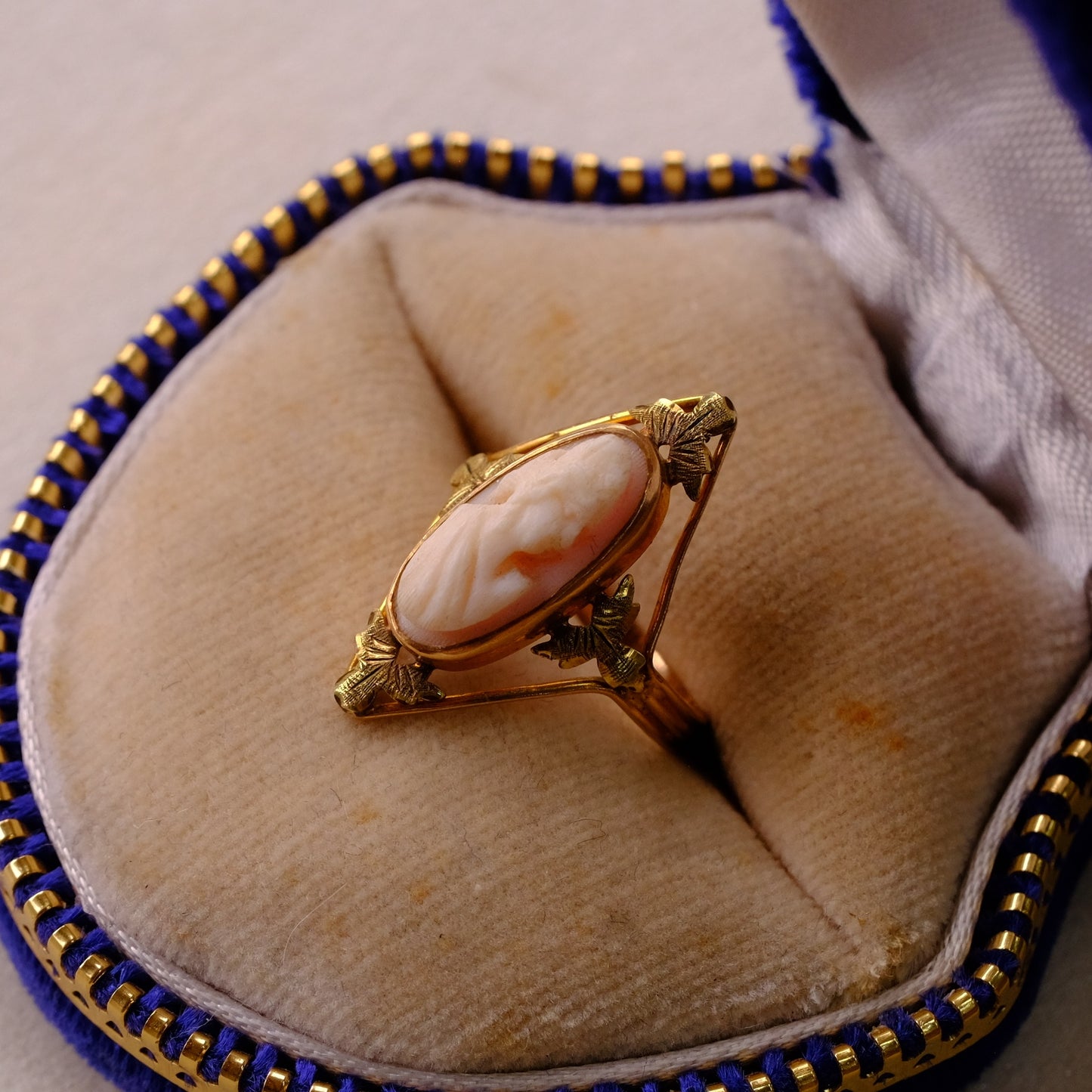 10K Gold Cameo Oblong Ornament Ring