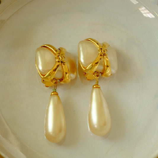 Vintage Chanel Pearl Drop Earrings 1990s