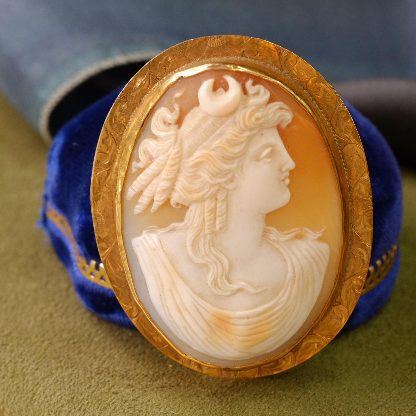 Antique 12K Gold Cameo Brooch