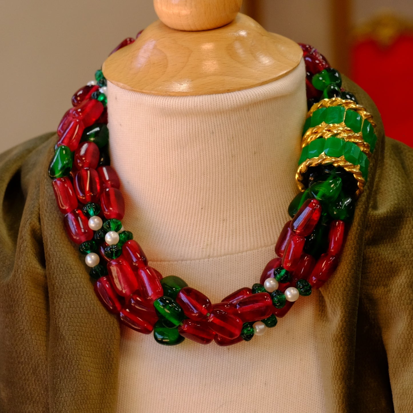 Designer Glass Mogul Necklace 1980s