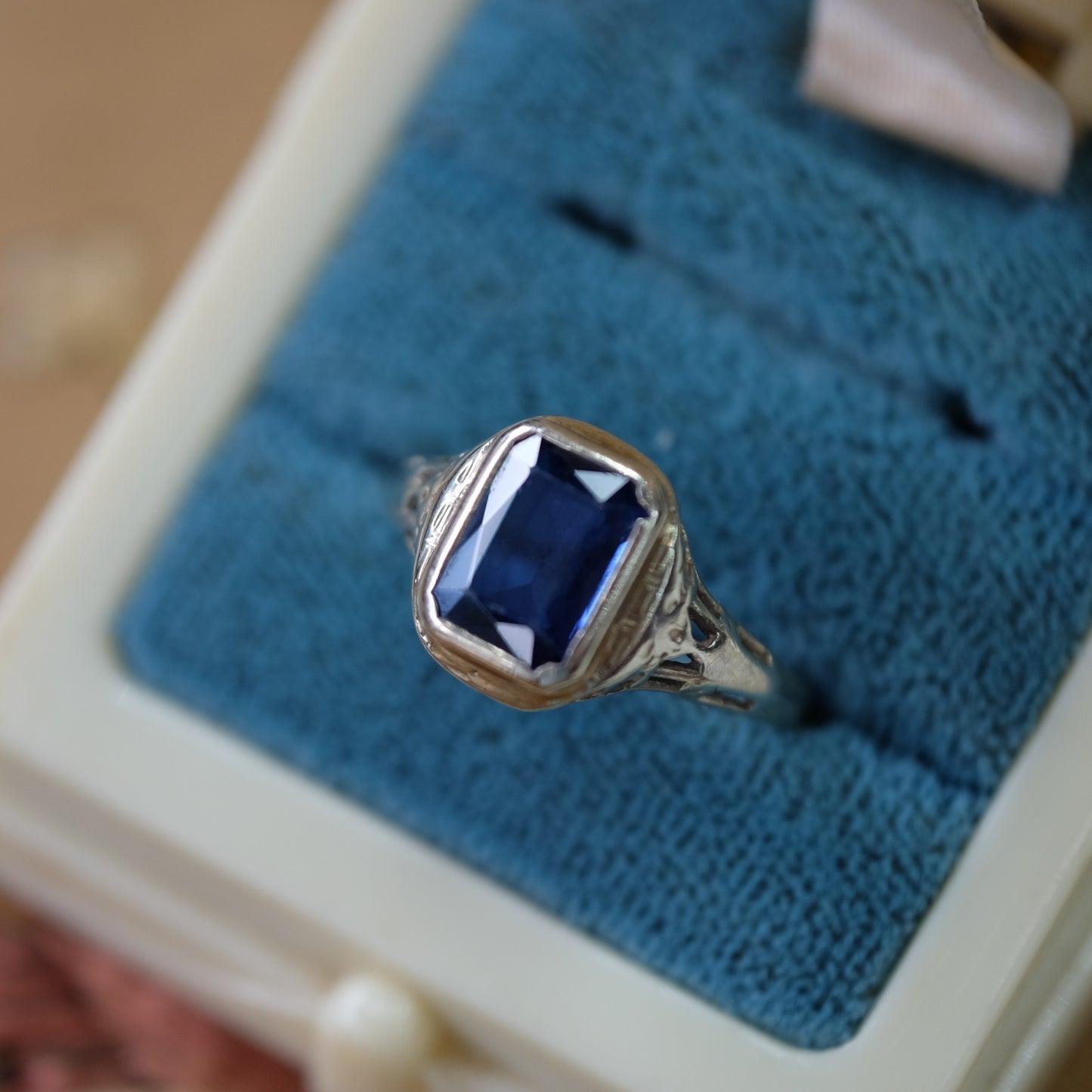 18K Gold Sapphire Filigree Ring