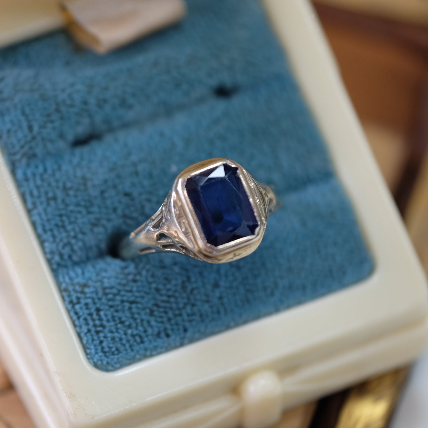 18K Gold Sapphire Filigree Ring