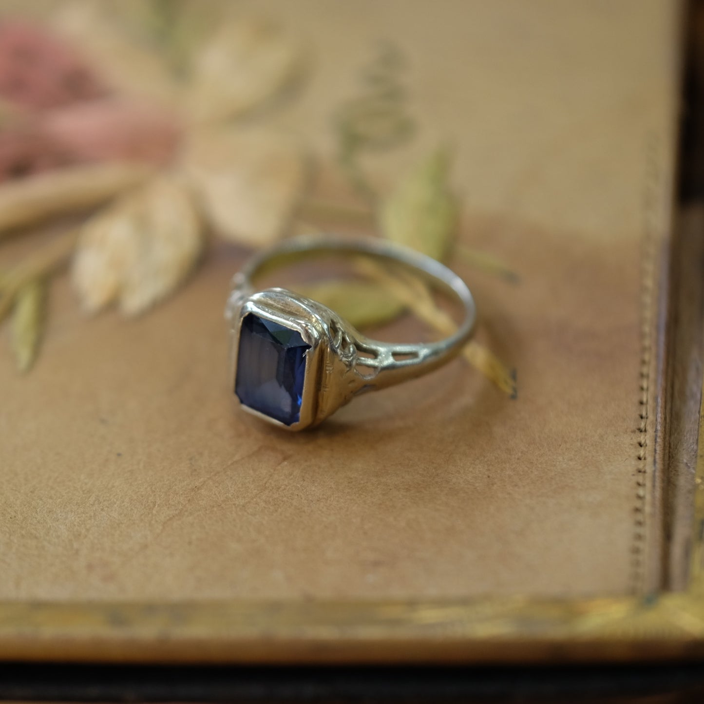 18K Gold Sapphire Filigree Ring