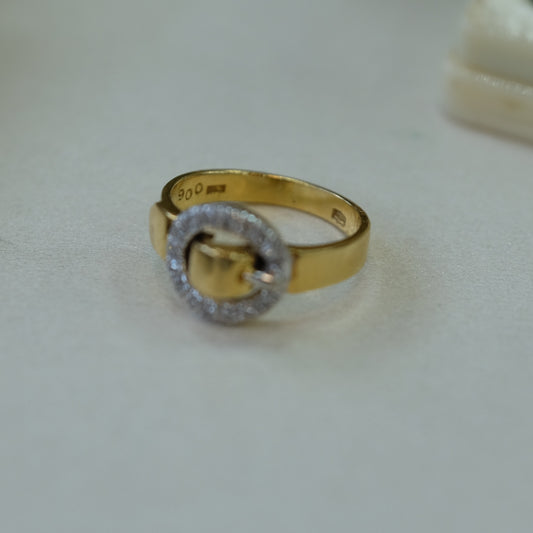 18K Gold English Buckle Diamond Ring