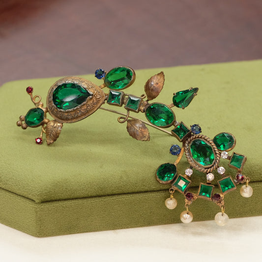 Rare and Collectible Leo Glass Brooch 1940s