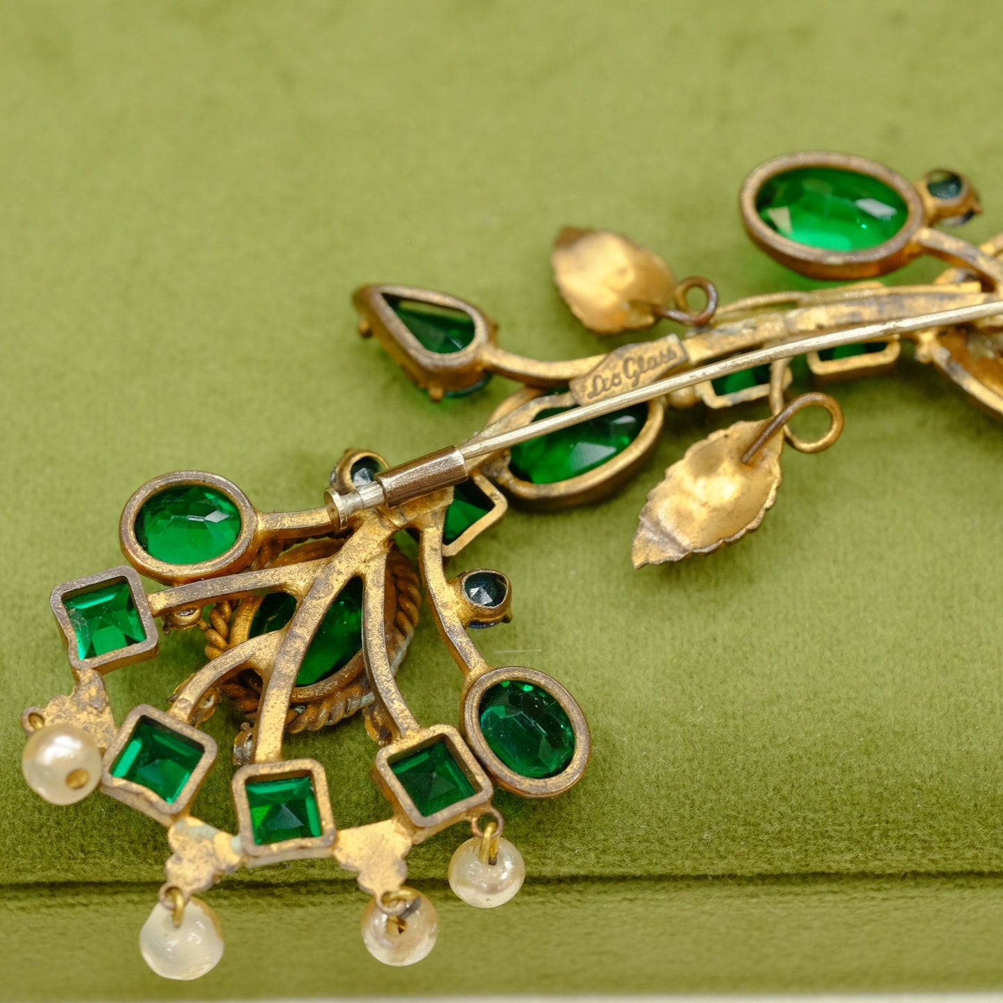 Rare and Collectible Leo Glass Brooch 1940s